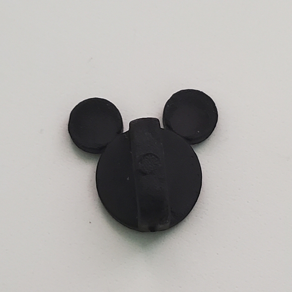 Disney Pin Trading HK Disneyland Donald Duck Character Cupcake Collection Pin - Picture 2 of 3